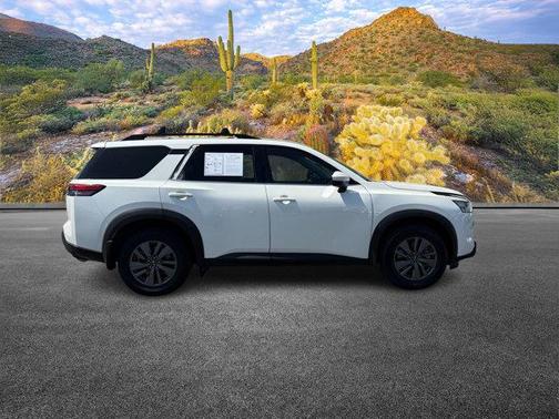 2022 Nissan Pathfinder SV
