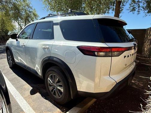 2022 Nissan Pathfinder SV