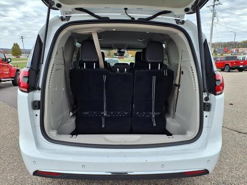 2024 Chrysler Pacifica Hybrid Select