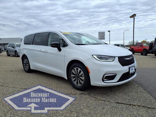 2024 Chrysler Pacifica Hybrid Select