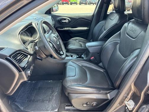 2023 Jeep Cherokee Altitude Lux