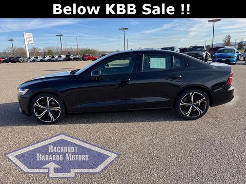 2024 Volvo S60 B5 Plus Dark Theme