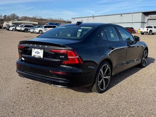 2024 Volvo S60 B5 Plus Dark Theme