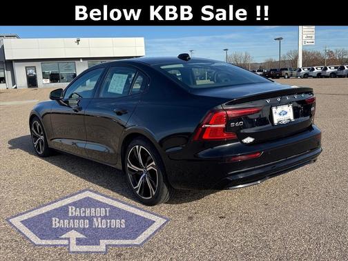 2024 Volvo S60 B5 Plus Dark Theme