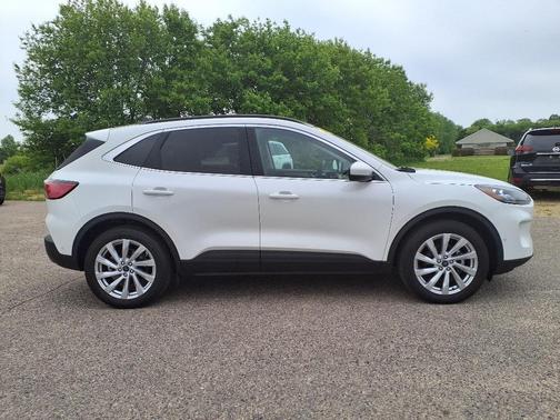 2022 Ford Escape Titanium Hybrid