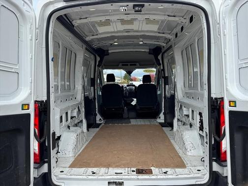 2018 Ford Transit-250 148 WB Medium Roof Cargo