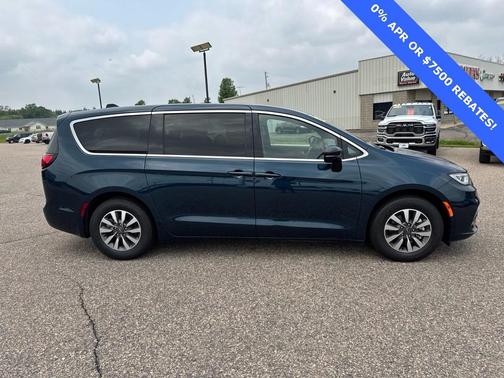 2025 Chrysler Pacifica Hybrid Select