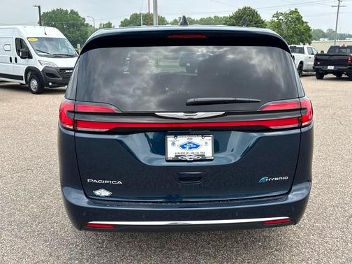 2025 Chrysler Pacifica Hybrid Select