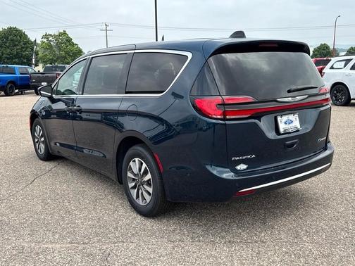 2025 Chrysler Pacifica Hybrid Select