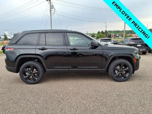 2025 Jeep Grand Cherokee Laredo