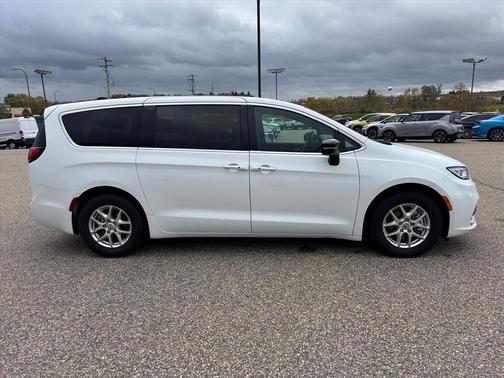 2024 Chrysler Pacifica Touring