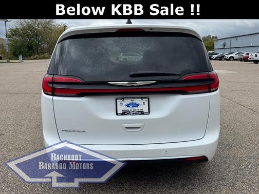 2024 Chrysler Pacifica Touring