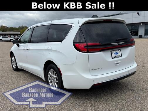 2024 Chrysler Pacifica Touring