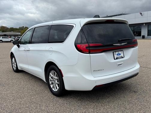 2024 Chrysler Pacifica Touring