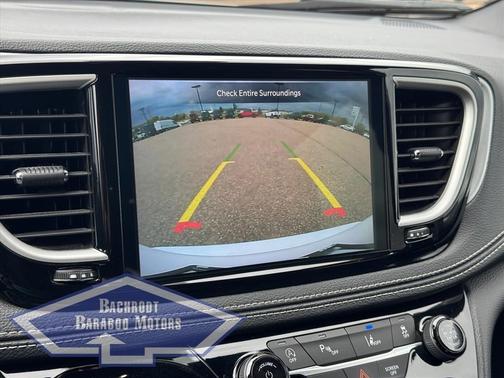 2024 Chrysler Pacifica Touring