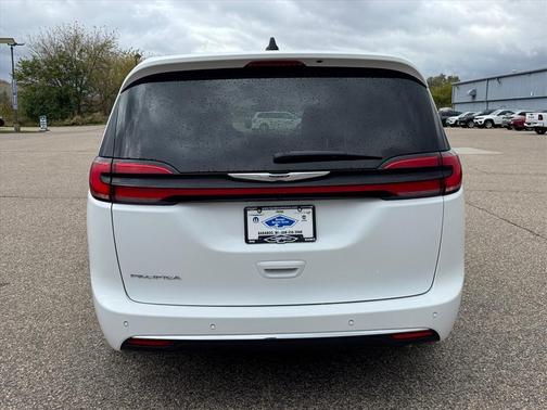 2024 Chrysler Pacifica Touring