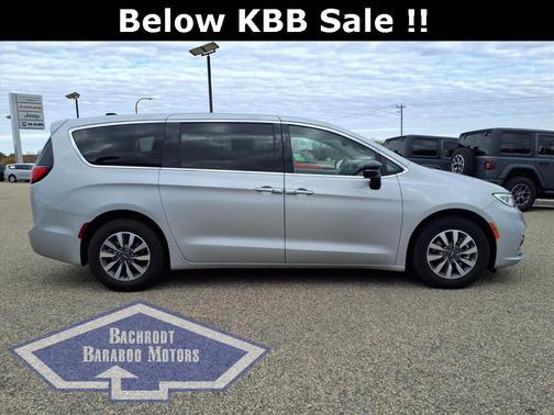 2024 Chrysler Pacifica Hybrid Select