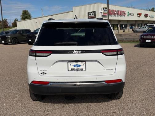 Bright White Clearcoat 2025 Jeep Grand Cherokee Laredo X