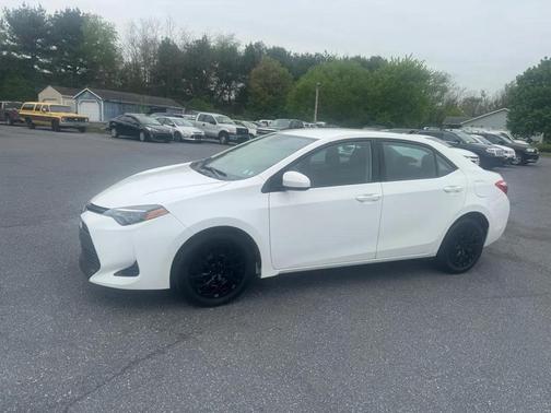 White 2018 Toyota Corolla LE