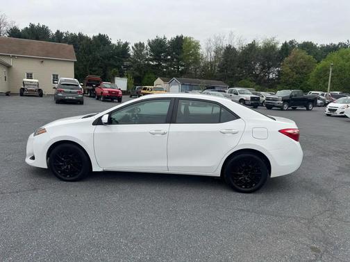 White 2018 Toyota Corolla LE