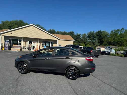 Gray 2016 Ford Fiesta 4dr Sdn SE