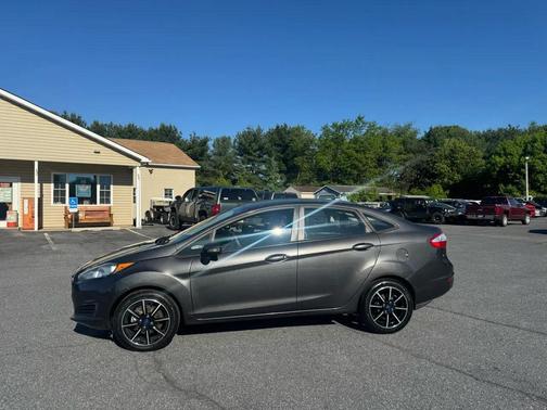 Gray 2016 Ford Fiesta 4dr Sdn SE