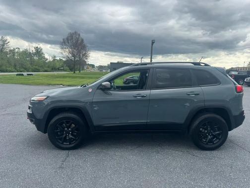 Gray 2015 Jeep Cherokee Trailhawk