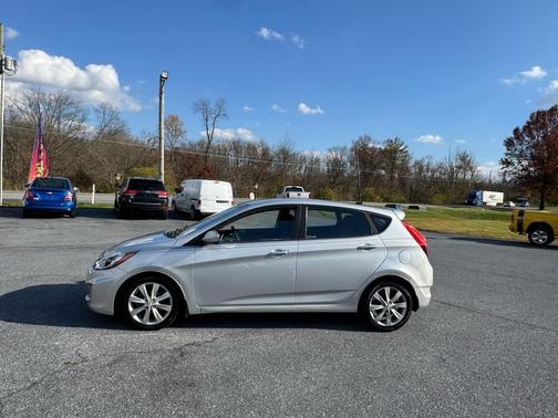 2012 Hyundai Accent SE