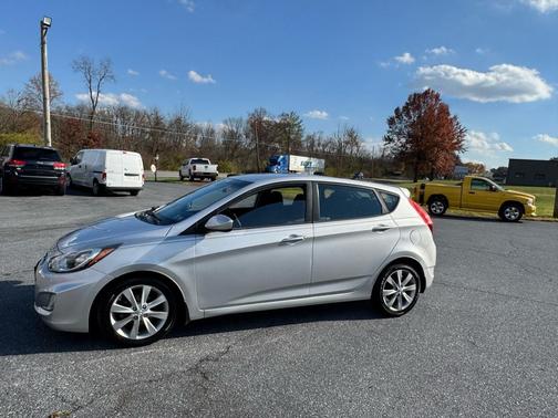 2012 Hyundai Accent SE