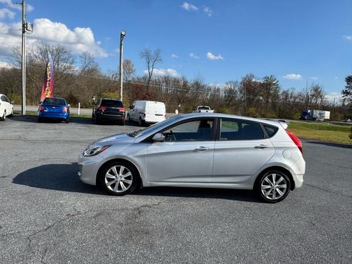 2012 Hyundai Accent SE