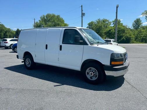 White 2017 GMC Savana 3500 RWD 3500 135''