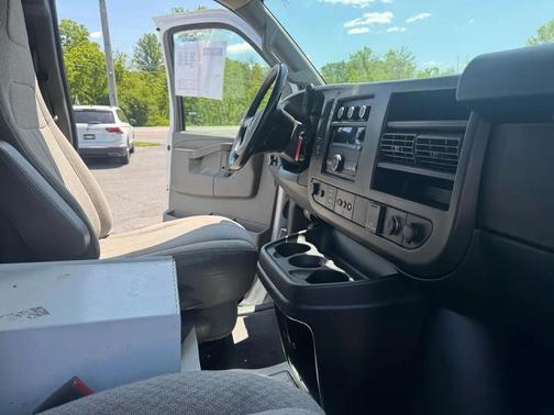 White 2017 GMC Savana 3500 RWD 3500 135''