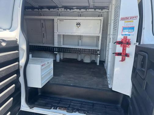 White 2017 GMC Savana 3500 RWD 3500 135''