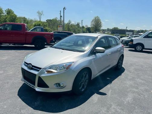 Silver 2013 Ford Focus SE