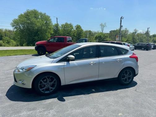 Silver 2013 Ford Focus SE