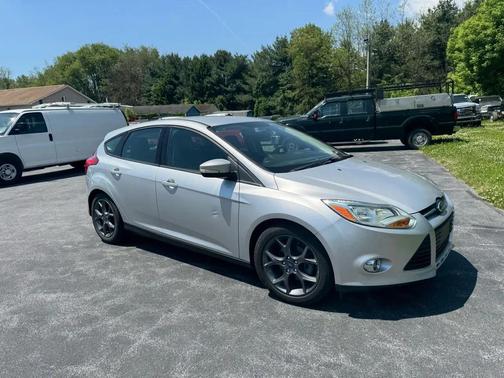 Silver 2013 Ford Focus SE