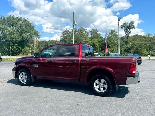 2016 RAM 1500 4WD Crew Cab 140.5'' Outdoorsman