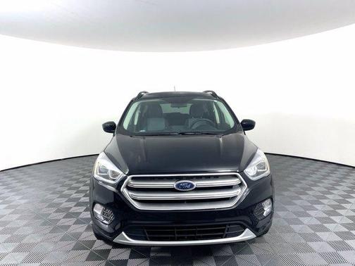 Photo 1 of 26 of 2017 Ford Escape SE