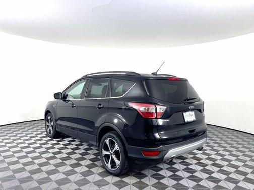 Photo 3 of 26 of 2017 Ford Escape SE