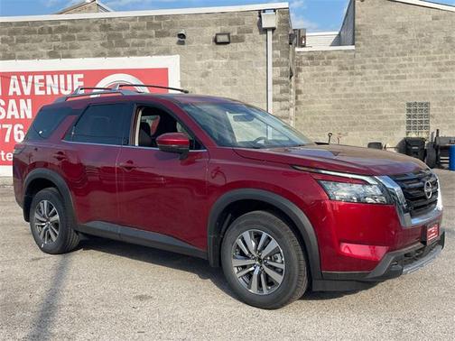 2025 Nissan Pathfinder SL 4WD
