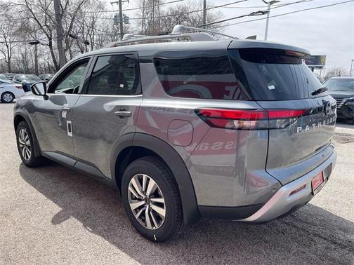 2025 Nissan Pathfinder SL 4WD