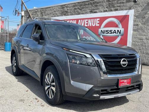 2025 Nissan Pathfinder SL 4WD