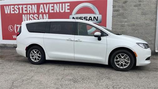2023 Chrysler Voyager LX