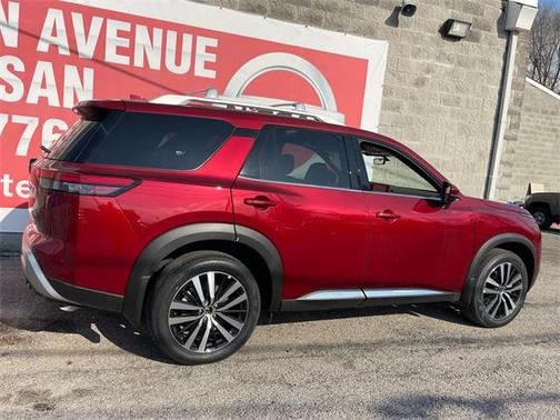2025 Nissan Pathfinder Platinum 4WD