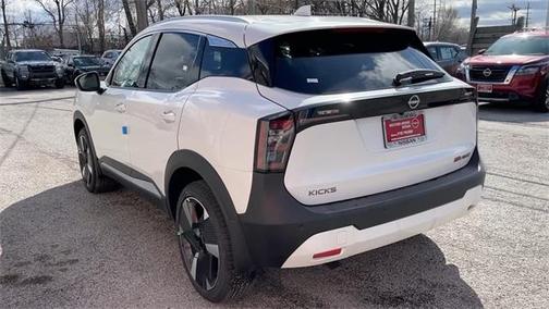 2025 Nissan Kicks SR