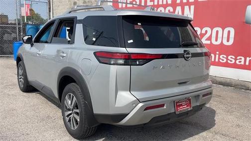 2025 Nissan Pathfinder SL FWD