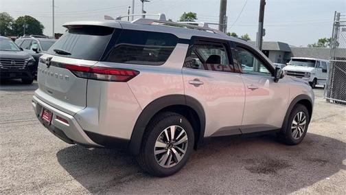 2025 Nissan Pathfinder SL FWD