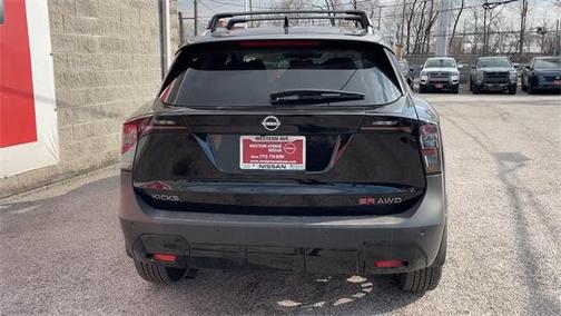 2025 Nissan Kicks SR
