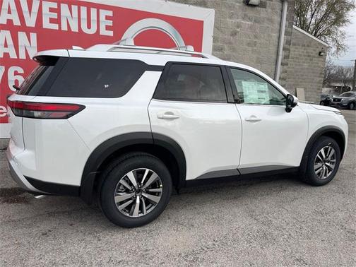 2025 Nissan Pathfinder SL 4WD