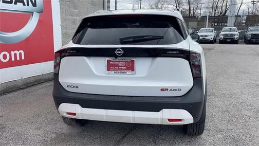 2025 Nissan Kicks SR